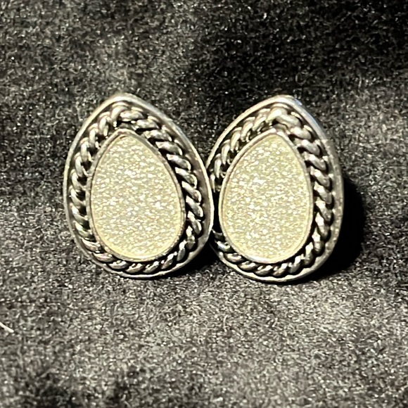 Fashionable Silvery Sparkling Earrings - Picture 1 of 2